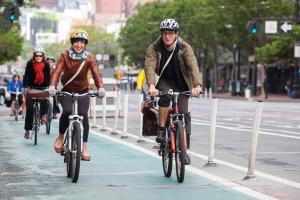 Mersul pe bicicleta: cum este afectat organismul de poluarea din trafic