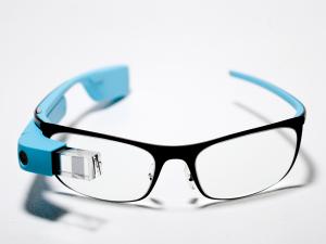 Google Glass au ajuns pe piata din Romania. Unde pot fi testati ochelarii
