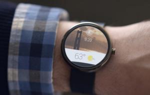 Ce pret are ceasul inteligent Moto 360
