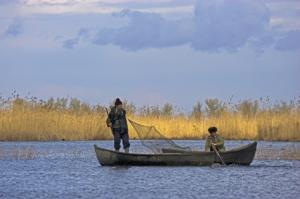 Rezervatia Biosferei Delta Dunarii prelungeste valabilitatea actelor pentru pescuit