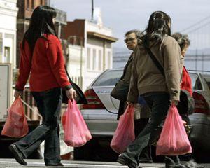 In ce tara este interzisa folosirea pungilor de plastic