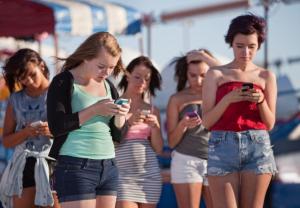 Dependenta de smartphone-uri, boala care face ravagii printre tineri